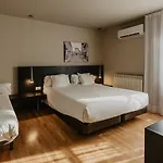 Bernat De So 3* Llivia