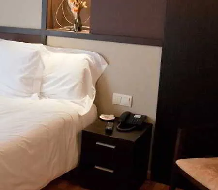 Bernat De So Hotell Llivia