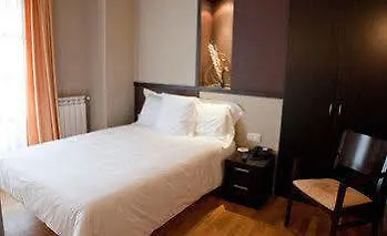 Bernat De So 3* Llivia