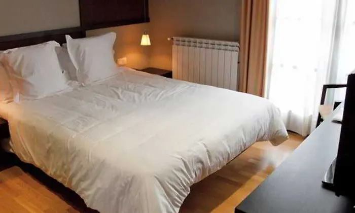 Bernat De So 3* Llivia